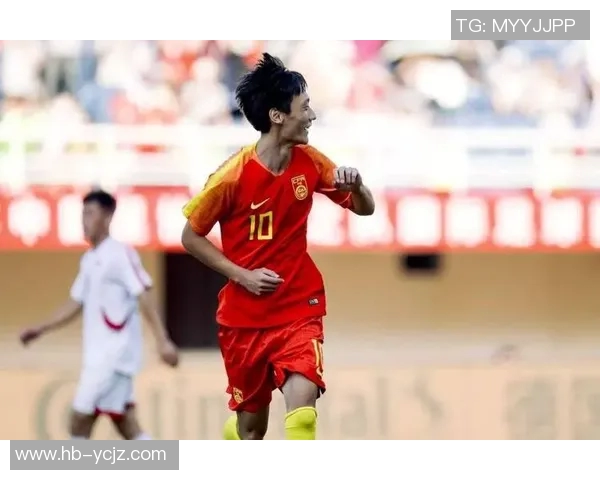 被球队孤立的足球明星如何在逆境中重塑自我与职业生涯