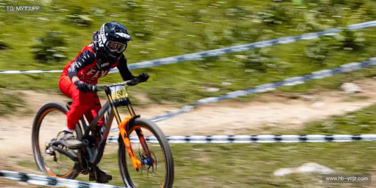 球迷的第二主场，🎯 从球星同款到限量周边，一网打尽你的热爱！